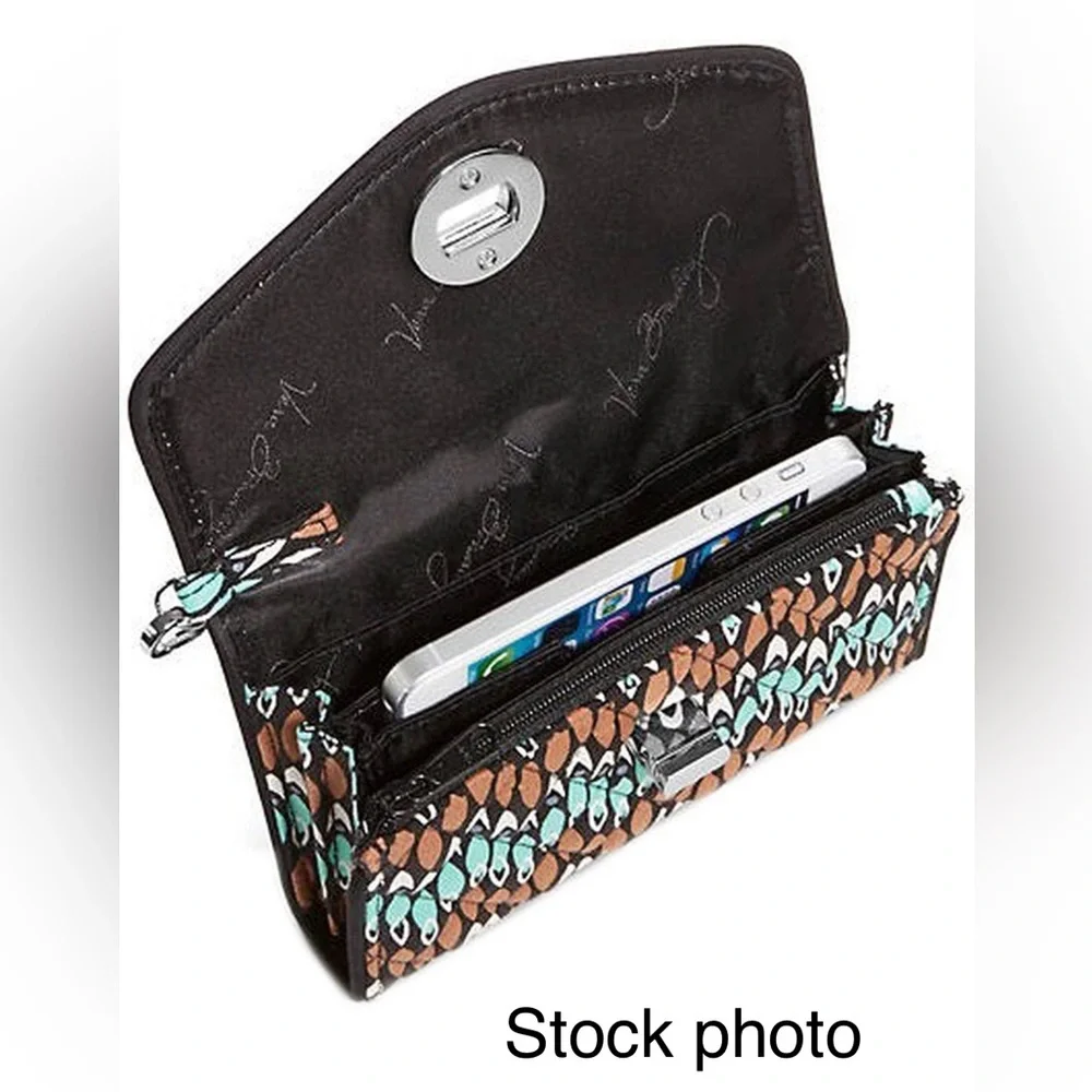 Vera Bradley Your Turn Smartphone Wristlet Sierra Stream Clutch Retired Pattern